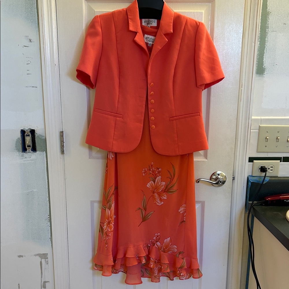 Studio I Vibrant Coral Ensemble